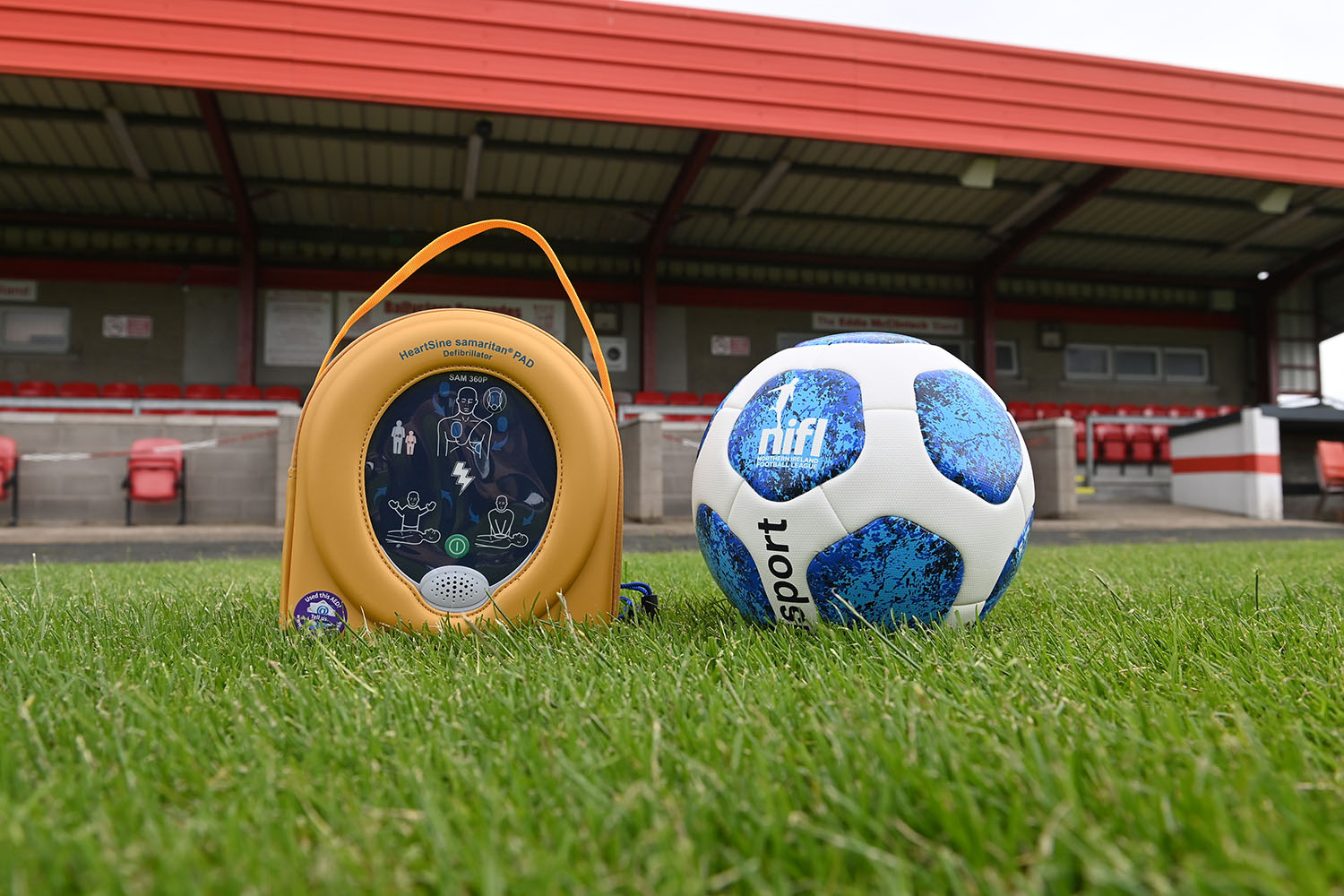 NIFL TO SUPPLY DUNGANNON SWIFTS WITH NEW DEFIBRILLATOR